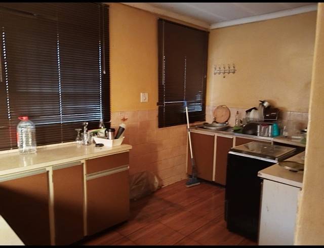2 BEDROOM FLAT FOR SALE IN VEREENIGING CENTRAL